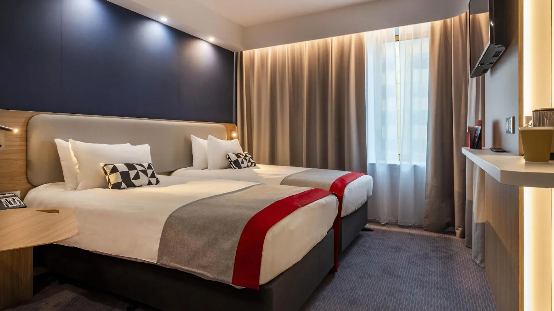 Holiday Inn Express - Nice - Grand Arenas By Ihg 3*,